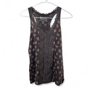 Decree brown floral lace line tank size medium but fits close to a small (junior